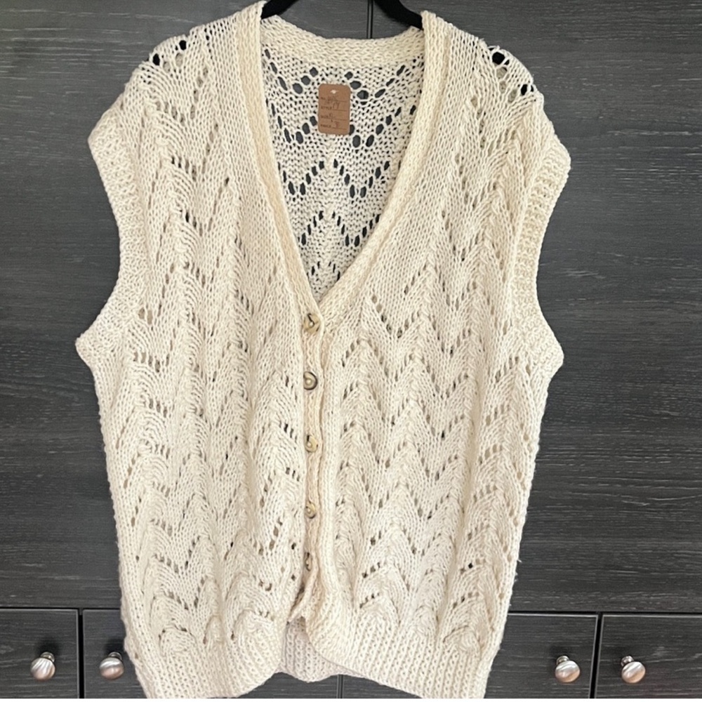 ✨ Soft and Cozy Hand Knit Cream Vintage Vest